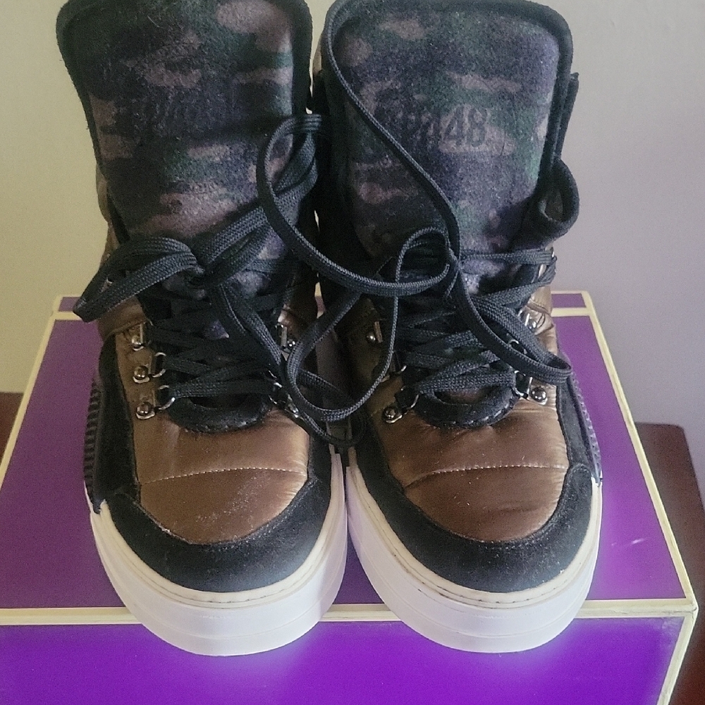 Stylish Black and Brown Sneakers Made Italy.